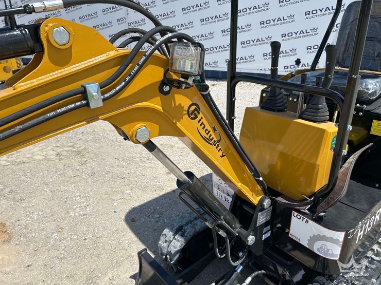 mini-excavator-image-18