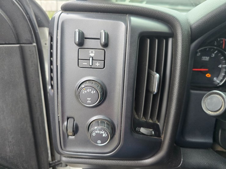 2021-chevrolet-silverado-6500hd-image-57