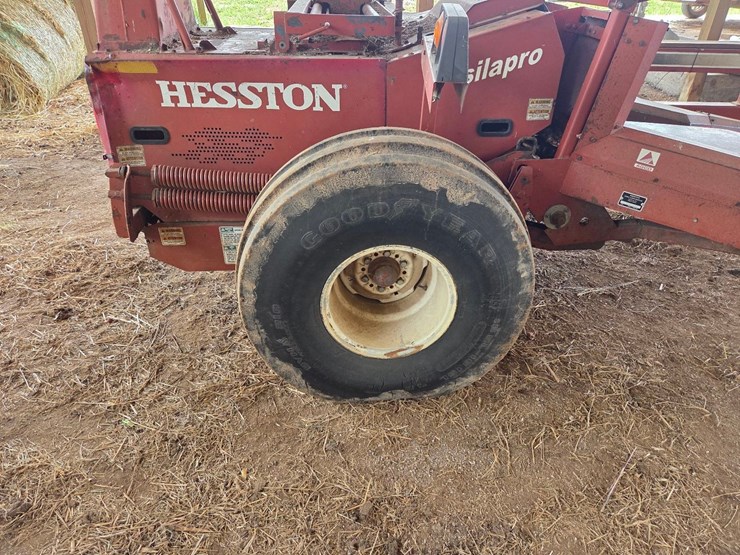 hesston-7500-image-17