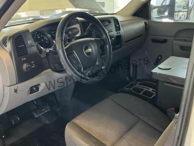 2013-chevrolet-silverado-3500hd-image-25