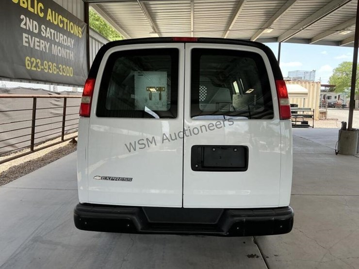 2015-chevrolet-express-2500-image-6