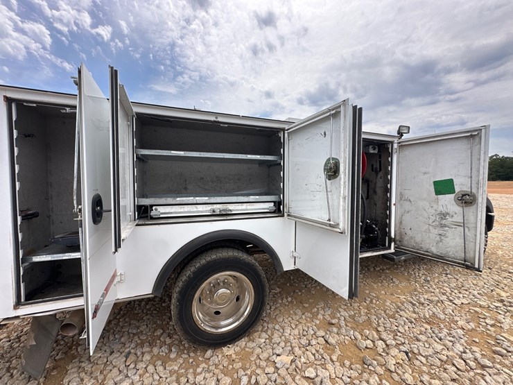 2015-ford-f550-image-12