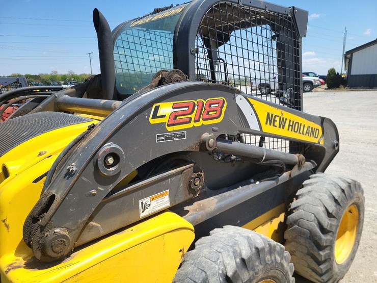 new-holland-l218-image-30