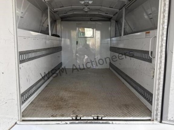 2013-chevrolet-express-3500-image-10