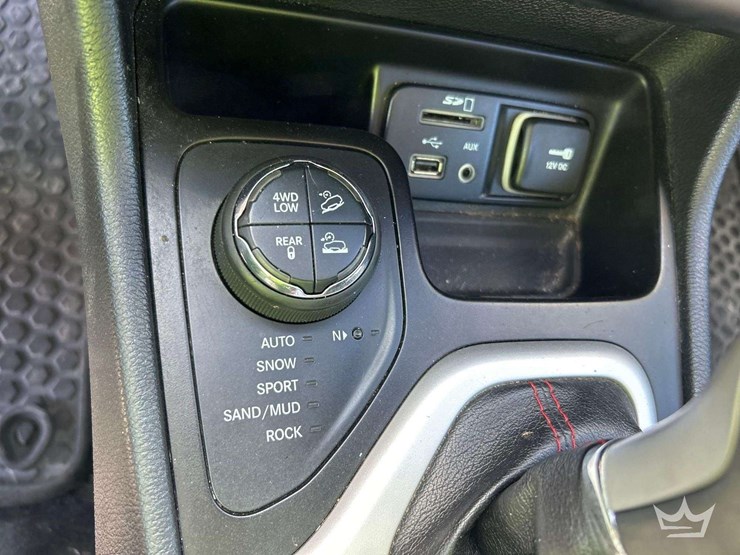 2015-jeep-cherokee-image-21