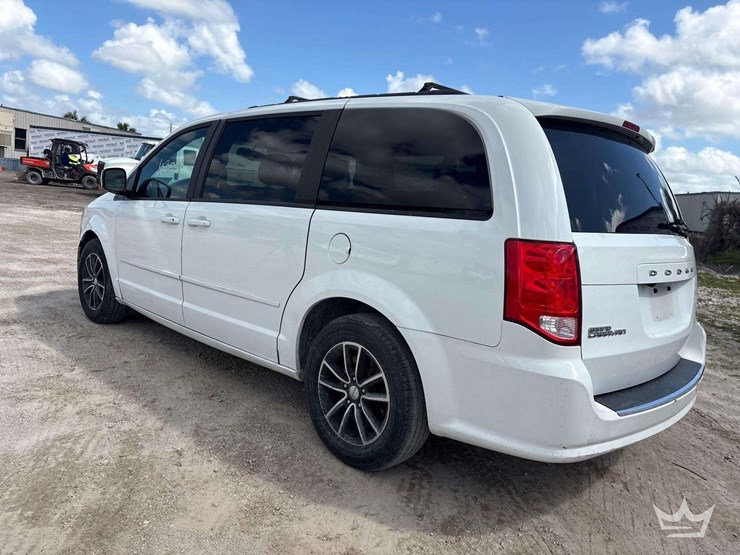2017-dodge-grand-caravan-image-2