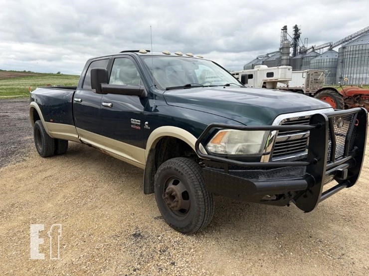 2011-dodge-ram-3500-image-4