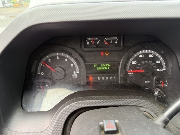 2013-ford-e350-image-30