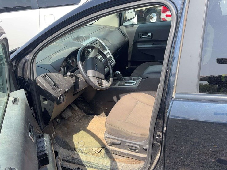 2010-ford-edge-image-9