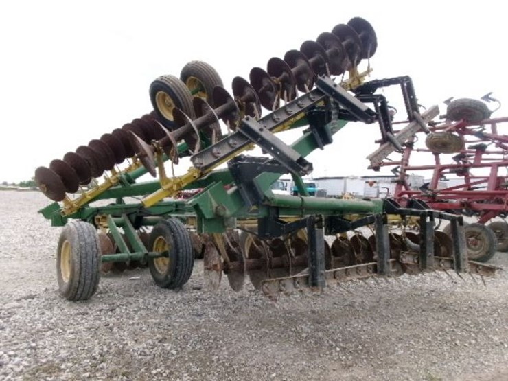john-deere-220-image-13