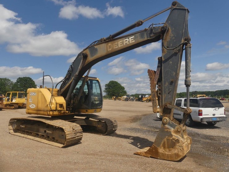 2014-deere-225d-lc-image-2