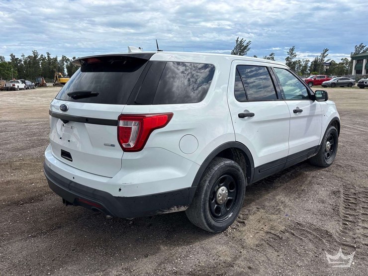 2017-ford-explorer-image-3
