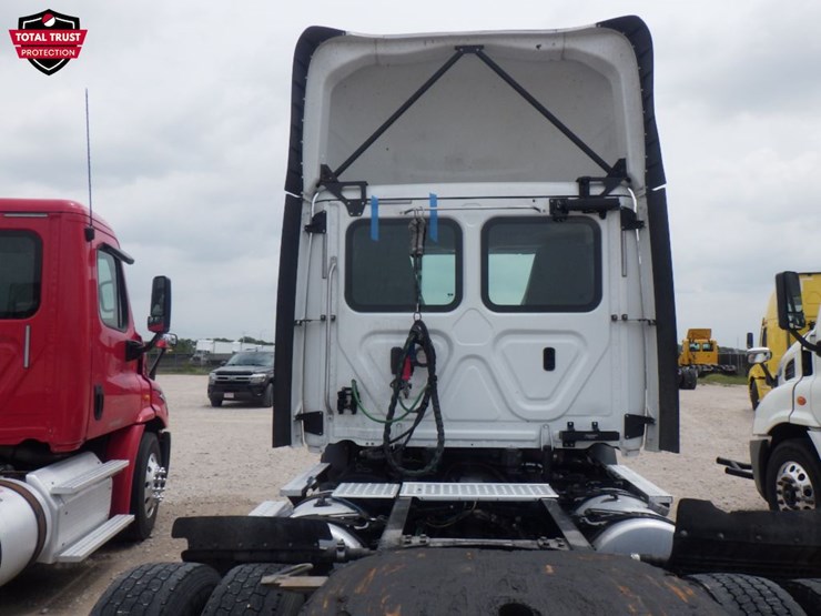 2019-freightliner-cascadia-116-image-10