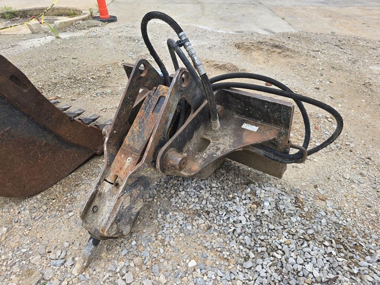 #24049-•-stanley-mb-mini-skid-steer-breaker-image-1