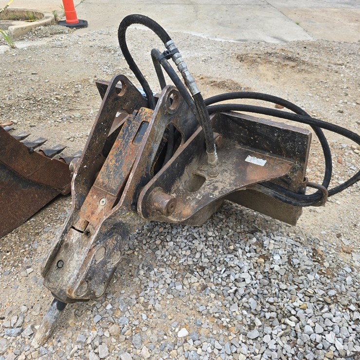 #24049 • Stanley MB Mini Skid Steer Breaker