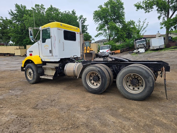 1999-kenworth-t800-image-11