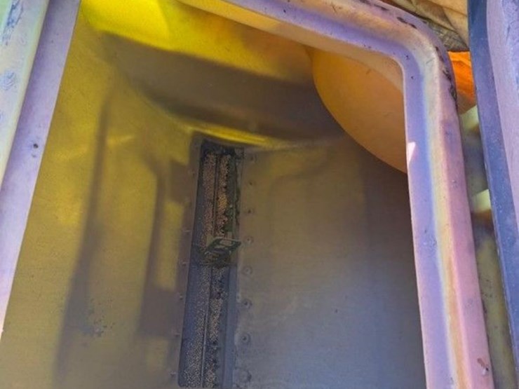 2010-john-deere-1990-image-13