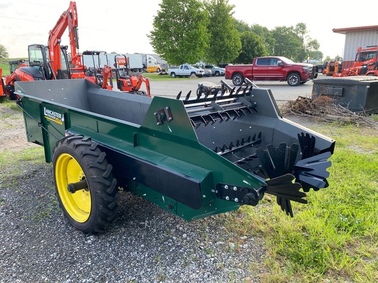 lancaster-elite-100-manure-spreader---like-new-image-4