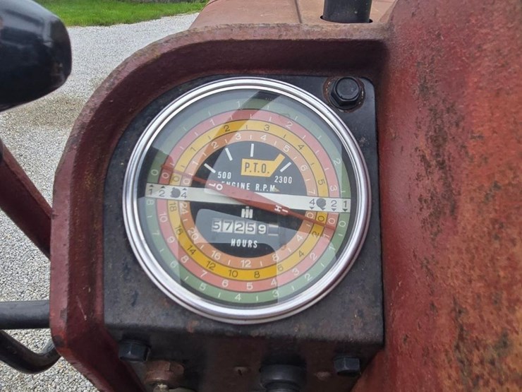 1965-ih-706-tractor-image-7