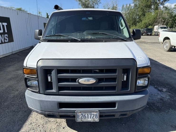 2014-ford-cargo-image-8