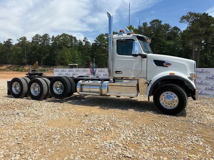 2024-peterbilt-567-image-6