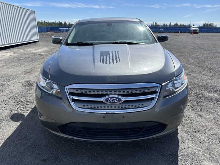 2012-ford-taurus-sel-sedan-image-8