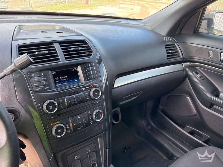 2017-ford-explorer-image-15