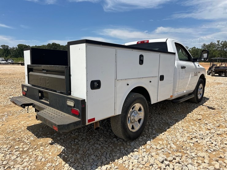 2015-dodge-2500-image-5