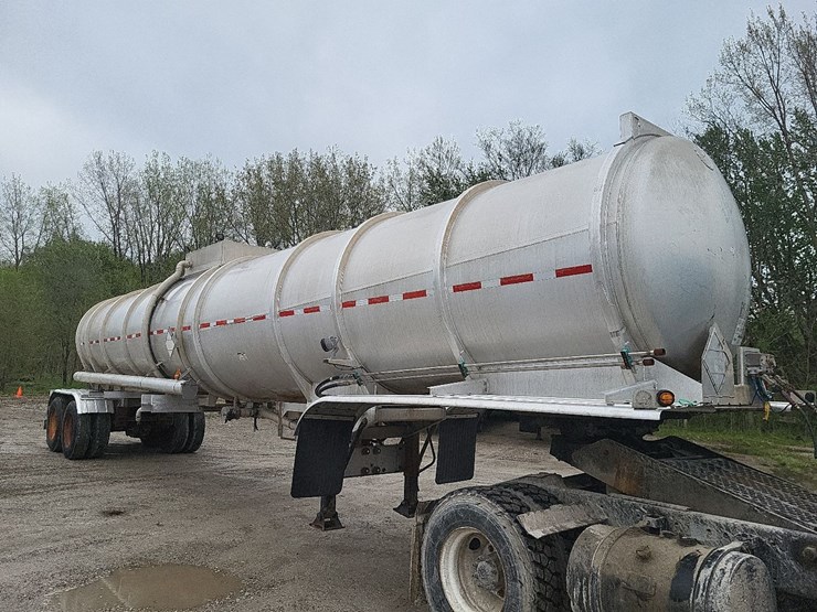 2012-brenner-8820-gallon-aluminum-tandem-axle-semi-tanker-trailer-image-7