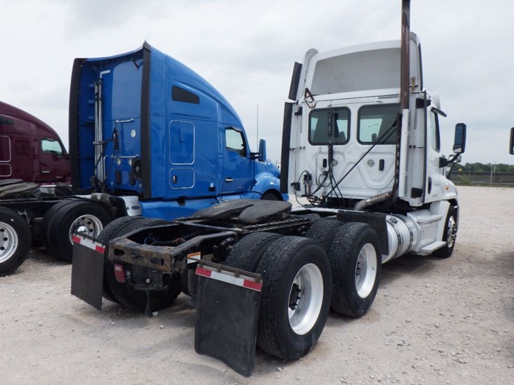2018-freightliner-cascadia-125-image-6