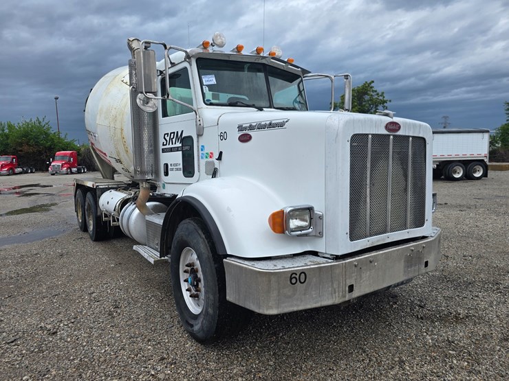 2009-peterbilt-365-image-32