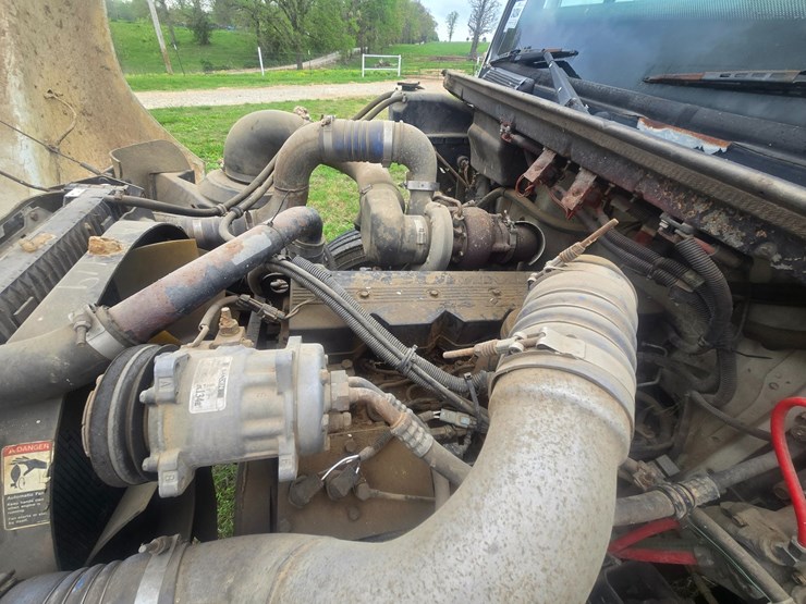 1999-freightliner-fl70-image-29