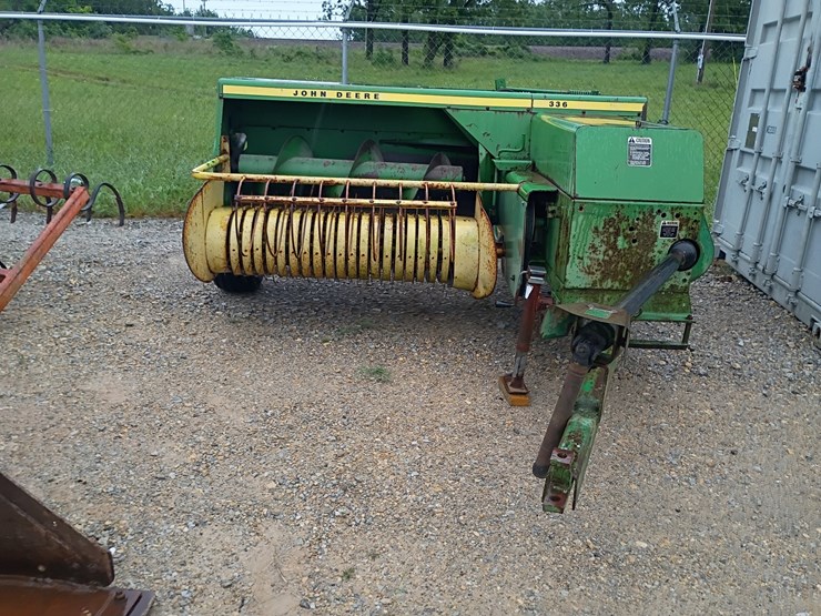 john-deere-336-image-8