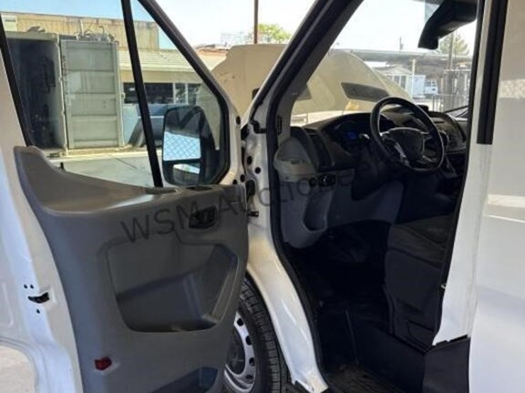 2015-ford-transit-image-26