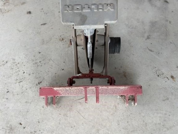 l3---milton-single-row-planter-image-6