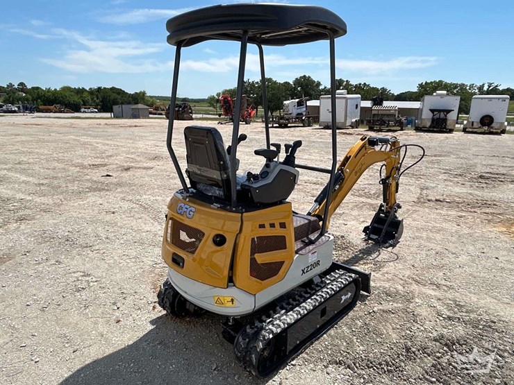 mini-excavator-image-3