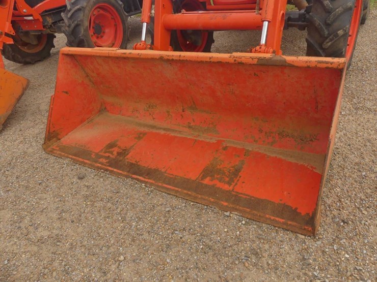 2023-kubota-m7060hd-image-9