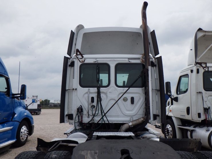 2018-freightliner-cascadia-125-image-9