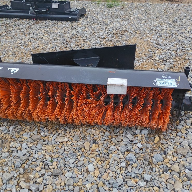 #24730 • GIYI Skid Steer Sweeper