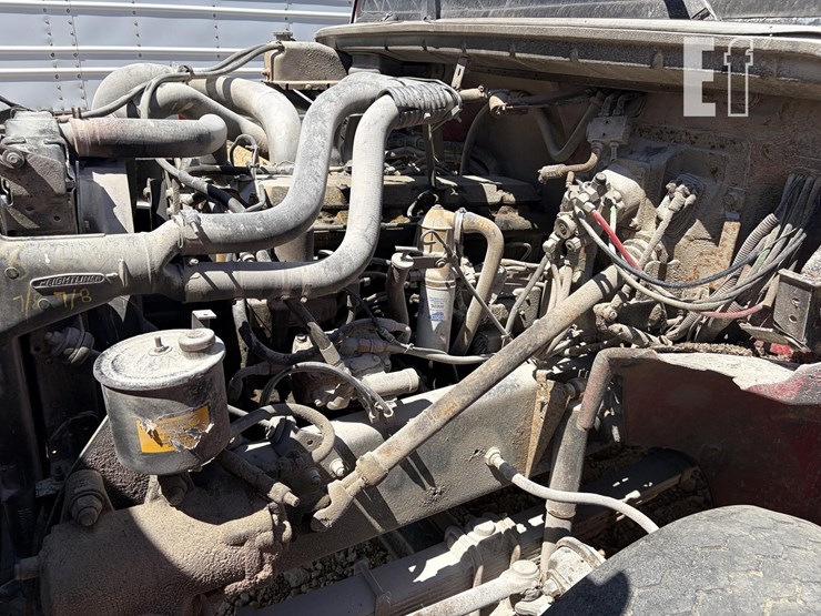 1995-freightliner-fl80-image-15