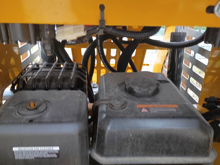#24719-•-2025-ggma-gg385-mini-skid-steer-image-8
