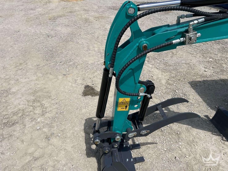 mini-excavator-image-17