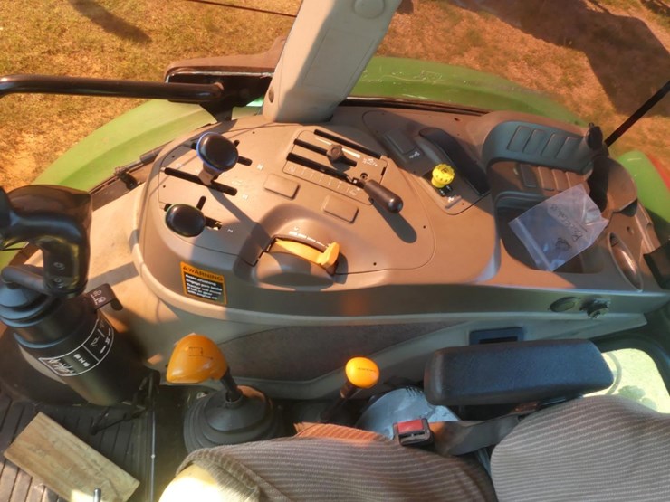 2014-john-deere-6105d-image-14
