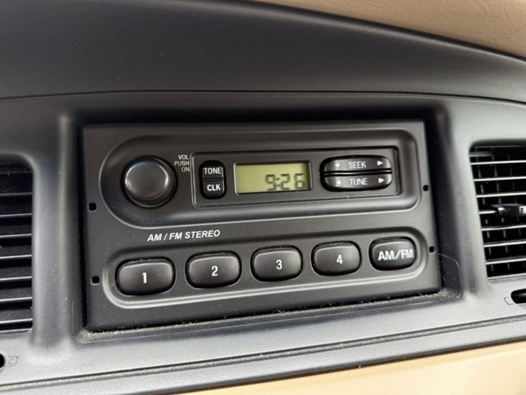 2008-ford-crown-victoria-sedan-image-35