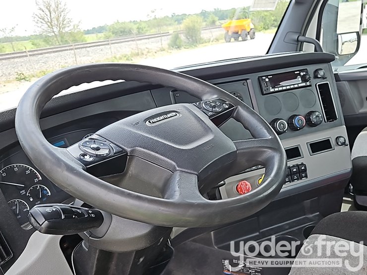 2022-freightliner-cascadia-116-image-24