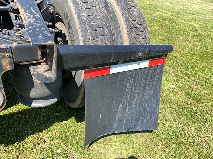 2019-freightliner-cascadia-day-cab-image-30