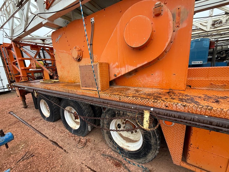 2006-taylor-c500-dd-104'-250k-5-axle-well-service-workover-rig-image-9