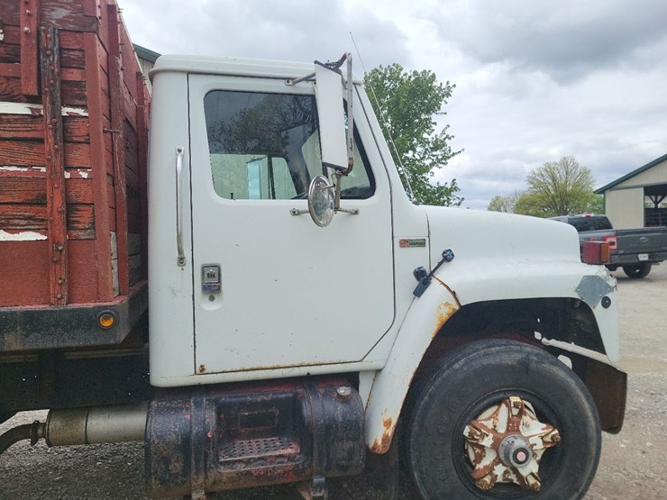1982-international-1754-single-axle-grain-truck-image-41
