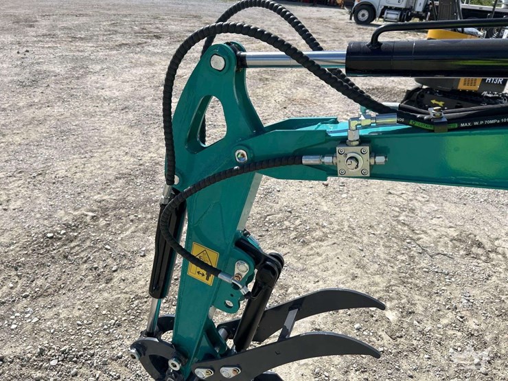 mini-excavator-image-16