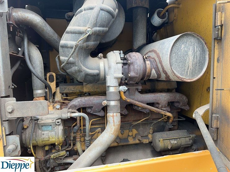 2011-deere-544k-image-21
